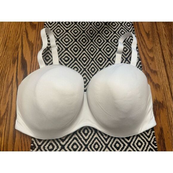 Victoria's Secret Off White Body by Victoria Lined Full Coverage Bra Size 38DDD - Picture 1 of 4